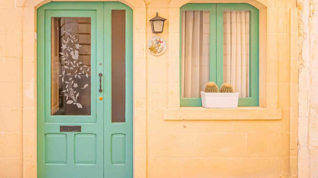 דלתות כניסה